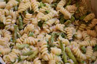 creamy vegan pasta with asparagus