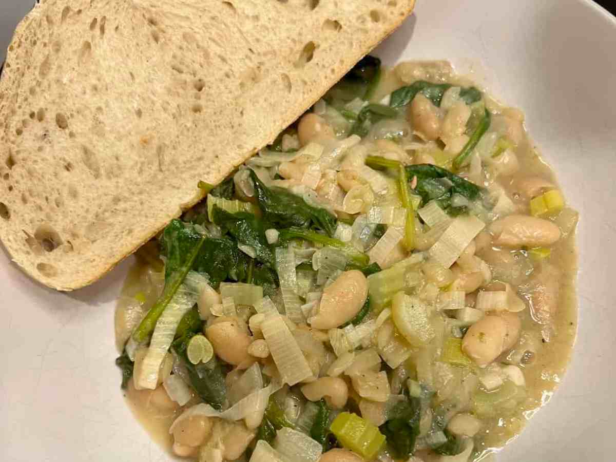 Healthy Cannellini Bean and Leek Soup Recipe [Vegetarian]