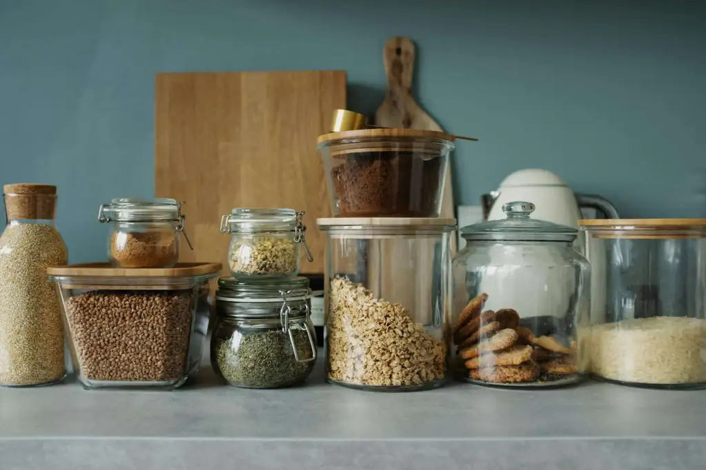 clear glass food jars indicate a sustainable kitchen