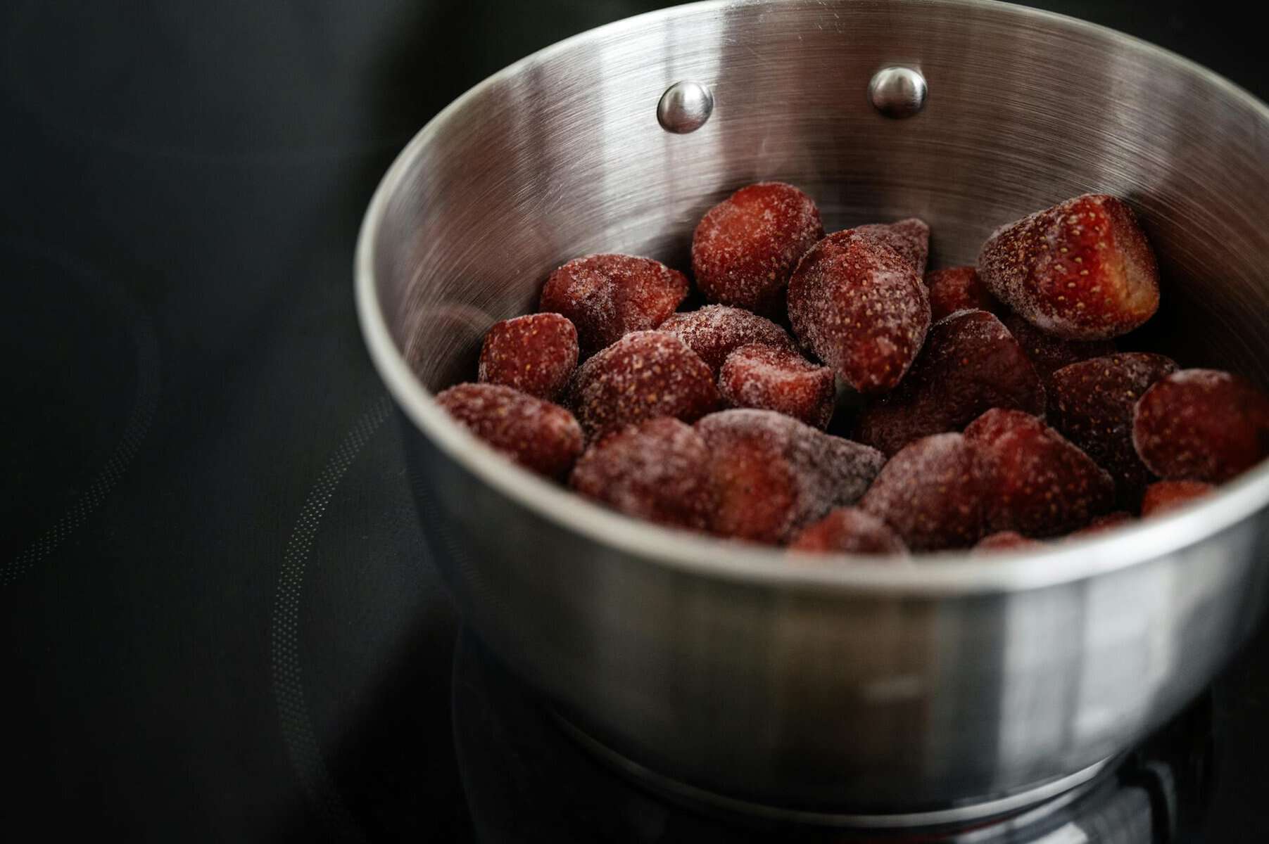 stainless steel bowl with frozen strawberry for non toxic food storage containers