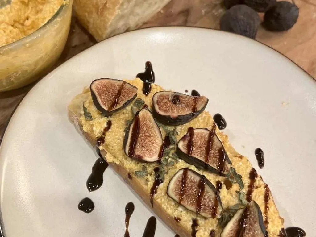 sustainable recipes for figs and balsamic vinegar glaze on toast
