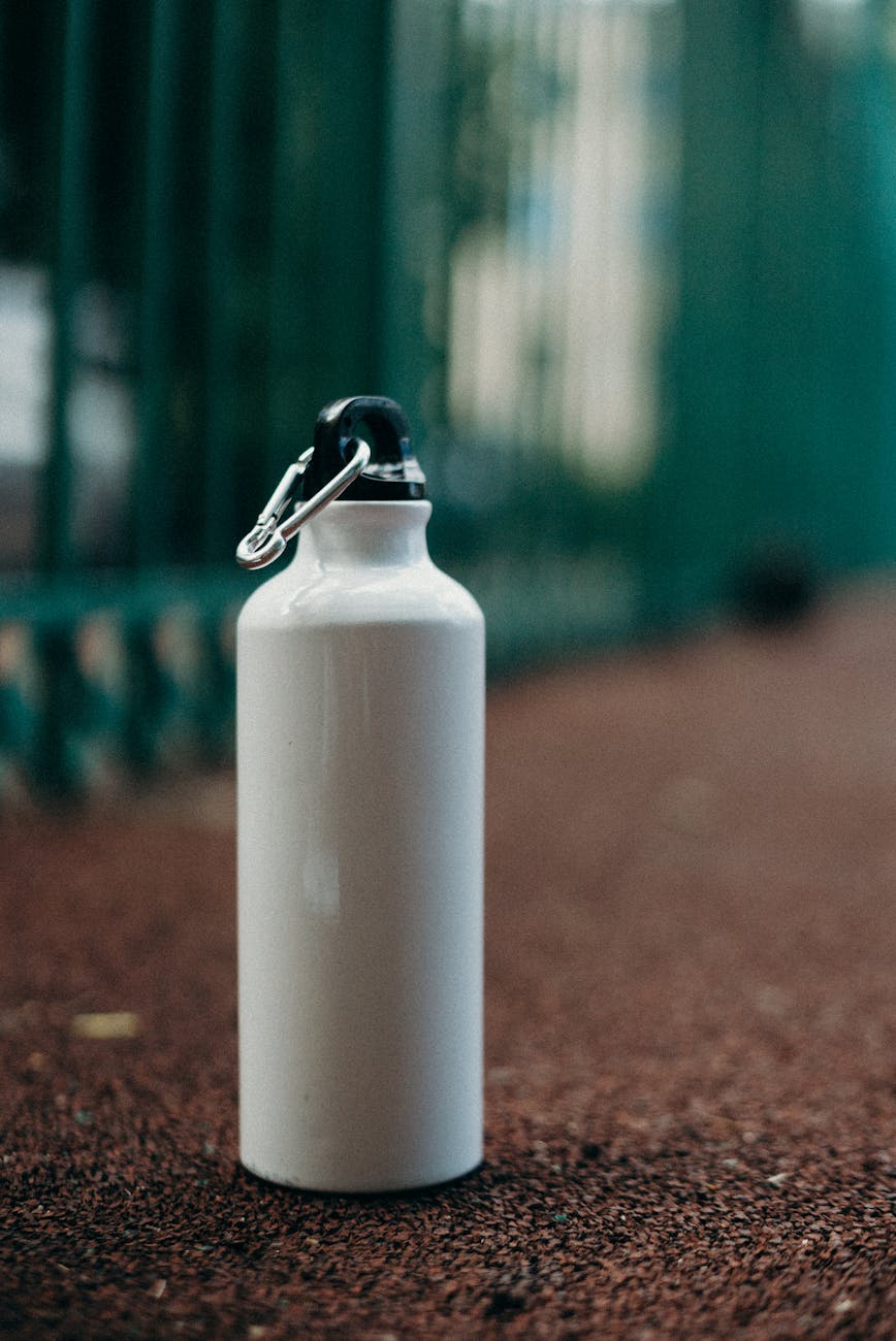 white stainless water bottle is one way for how avoid microplastics