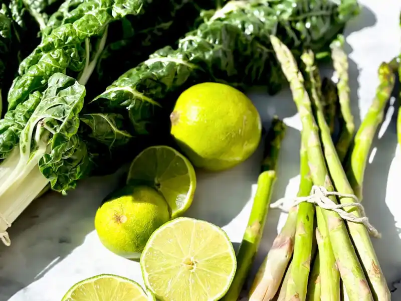 Spring Seasonal Foods You Should Be Eating Now | Free Chart